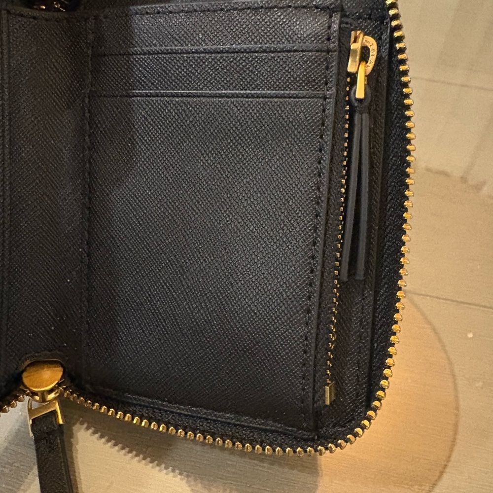 Tory Burch zip wallet - Picture 5 of 6